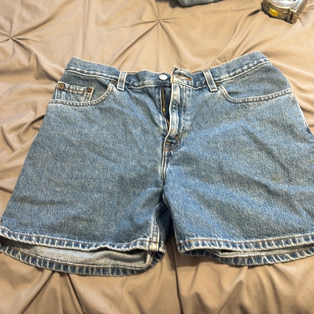 Levi’s 555 “guys fit” denim shorts